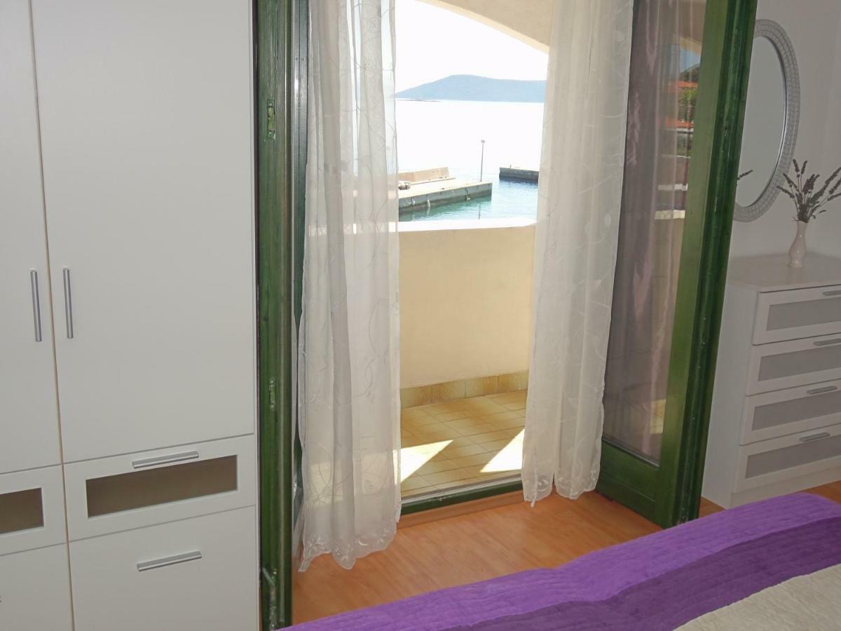 Apartments Villa Ana Дрвеник-Мали Экстерьер фото